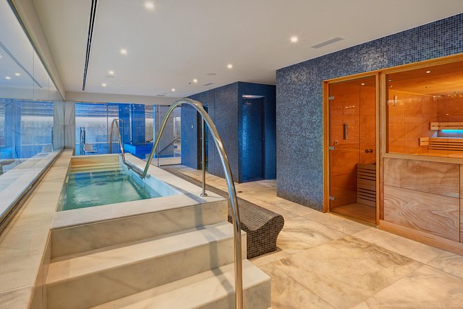 Relaxing back massage & day SPA - Indoor pool, jacuzzi, and hydromassage stations