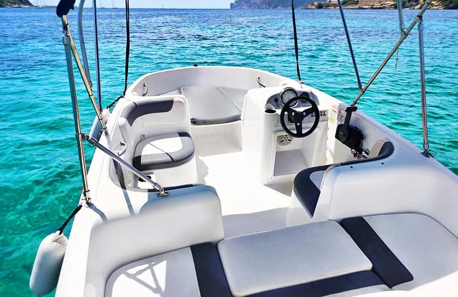 Santa Ponsa: 2-8 Hour Boat Rental (No License Needed) - Taking the controls from Santa Ponsa