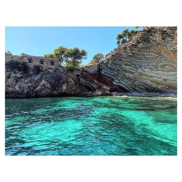 Santa Ponsa: Private Boat Rental with Driving Instructions - Taking command of a private boat in Santa Ponsa