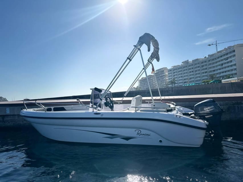 Santa Ponsa: Private Boat Rental with Driving Instructions - The briefing with Juan sets the tone