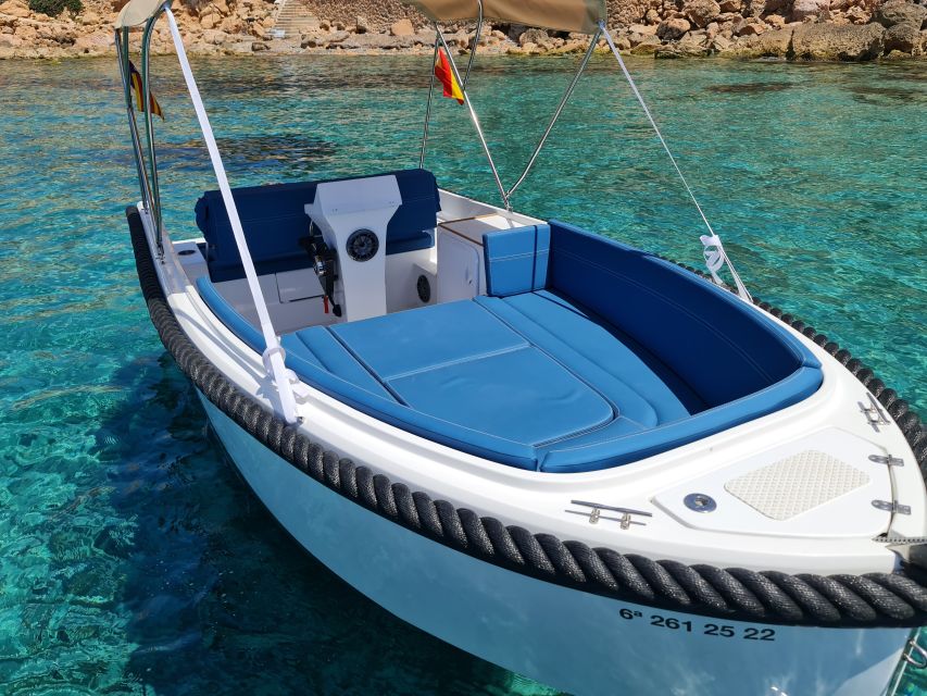 Santa Ponsa: Private Boat Rental with No Licence Necessary - Snorkelling and swimming around Santa Ponsa