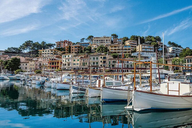 Scenic tour by Train, Tram and Boat through the lakes - Two hours beside Torrent de Pareis