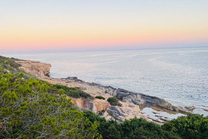 Self-guided Walking Tour and Outdoor Escape Game in Cala Millor, in German - A murder mystery set around Punta de n’Amer