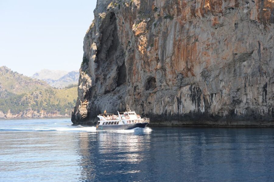 Sóller: Boat Trip to Sa Calobra and Torrent de Pareis - Walking through the tunnels to Torrent de Pareis