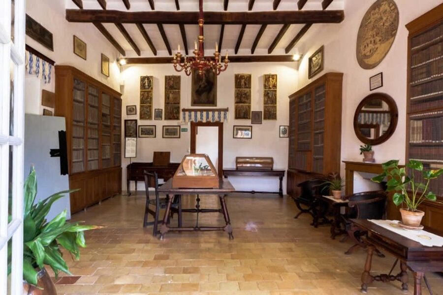 Sóller: Jardines de Alfabia Entrance Ticket - Inside the 500-year-old Mallorcan house