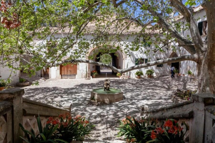 Sóller: Jardines de Alfabia Entrance Ticket - Planning your visit around the season