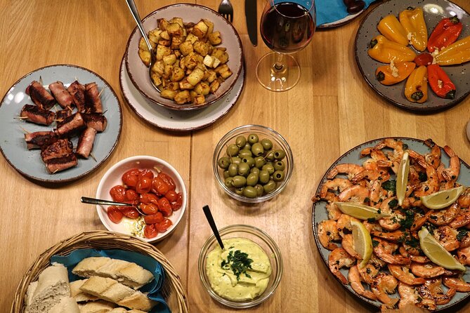 Spanish Cooking Class Palma meals+drinks 7 dishes Full meals - Andreas, the chefs, and the group atmosphere